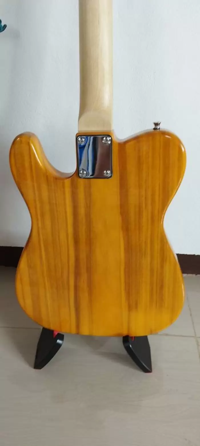 ¢ 119.000 Guitarra Eléctrica Transparente Amarillo con estu